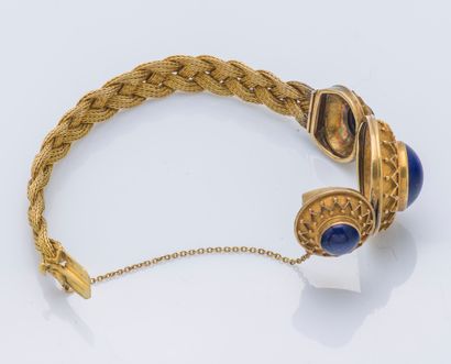 null Bracelet ouvrant en or jaune 18 carats (750 ‰) orné de trois médaillons ronds...