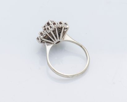 null 18K (750 ‰) white gold ring the stepped bezel adorned with twenty round diamonds...