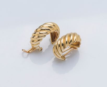 HERMES Paris A pair of 18K (750 ‰) yellow gold creole ear clips with twisted gadroon...
