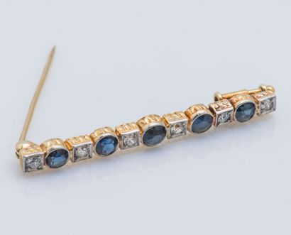 null 
18K yellow gold (750 ‰) and platinum (950 ‰) barrette brooch set with five...