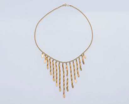 null 18K (750 ‰) yellow gold drapery necklace composed of a chain holding fifteen...