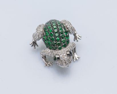 null Small 18K (750 ‰) white gold frog brooch entirely set with diamonds and round...
