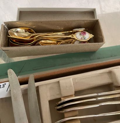 null Part of a cutlery set comprising 12 large cutlery items, 6 knives, 3 coffee...