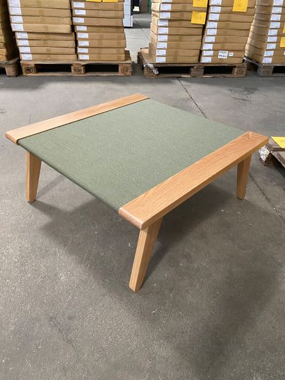 null Satomi coffee table in wood and tatami in kaki color

80 x 80 x 35 cm 

Unit...