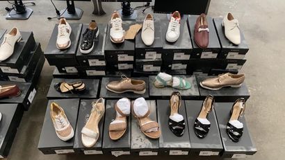 null 
Important stock de chaussures de marque JB MARTIN comprenant bottes, sandales,...