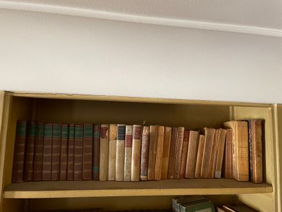 null Manettes de littérature : livres brochés et reliés. Editions Grasset, Gallimard...