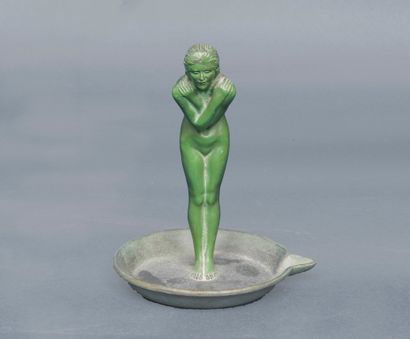 Max Le verrier (1891-1973), Ashtray "La frileuse" in regula with green patina

12...