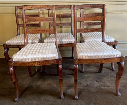 null Suite of 6 chairs in veneer with frieze inlaid decoration, the back inverted...
