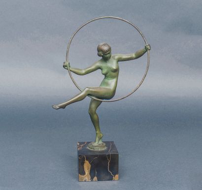 BOURAINE Marcel-André (1886-1948) dit BRIAND, Dancer with hoop

Green patina regula...