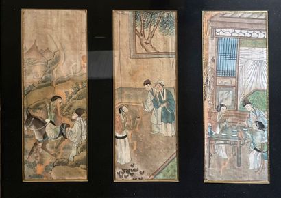 null Chine, 

Deux pièces encadrées figurant 3 scènes peintes sur soie à décor de...