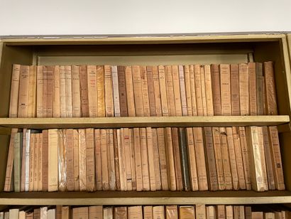 null Manettes de littérature : livres brochés et reliés. Editions Grasset, Gallimard...
