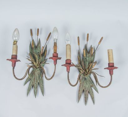 null Pair of two-light sconces in polychrome painted sheet metal with reeds

39 x...
