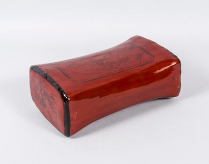 null 
Chine 

Oreiller de fumeur d'opium en bambou laqué rouge 

25 x 7 x 14 cm ...