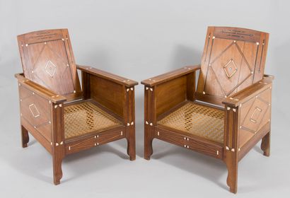 null Travail colonial Africain vers 1930, 

Paire de fauteuils en bois exotique,...
