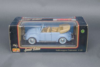 MAISTO, Modèle réduit Volkswagen cabriolet 1951, échelle 1/18

Dans sa boîte d'o...