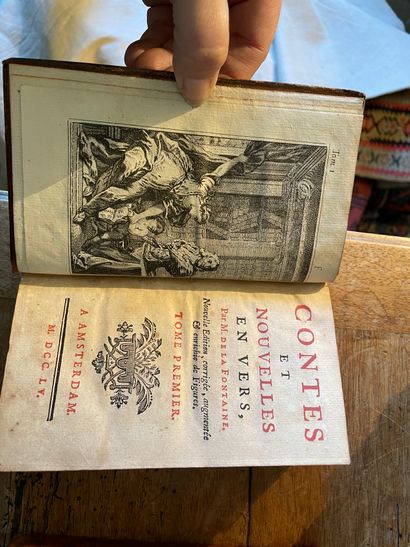 null LA FONTAINE. Contes et Nouvelles. 1755, 3 volumes reliés pleine basane, usures....