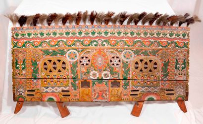 null Element of a Sicilian cart,

Polychrome carved wooden panel with openwork decoration...