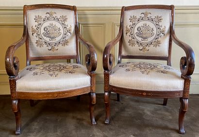 null Suite of 4 veneered armchairs with frieze and net inlay decoration, the back...
