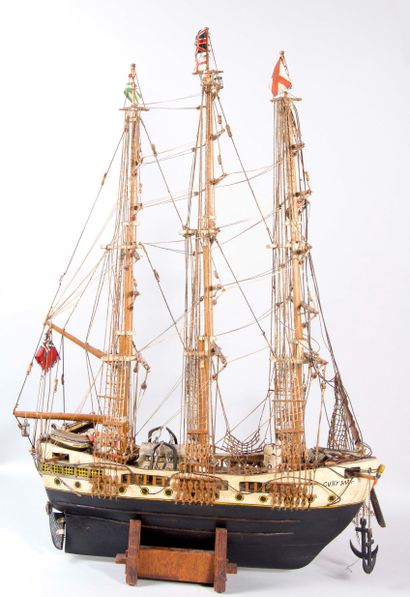 null Maquette de bateau en bois peint "CUTTY SARK" 

93 x 62 x 20 cm 

Manques et...