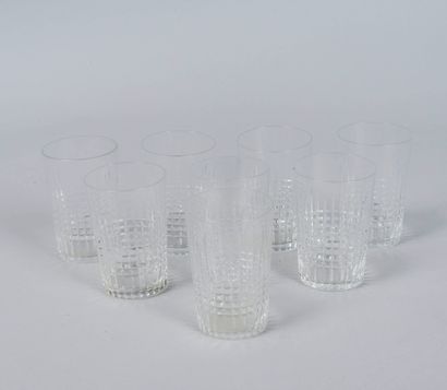 BACCARAT, Service à liqueur modèle Nancy composé de 8 verres en cristal taillé