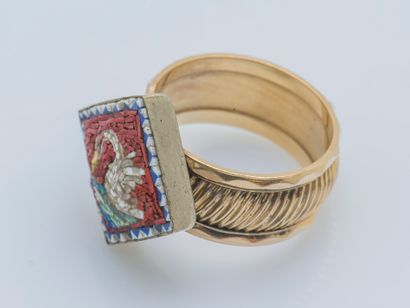  18K (750 ‰) yellow gold and metal ring adorned with a diamond-shaped micro-mosaic,...