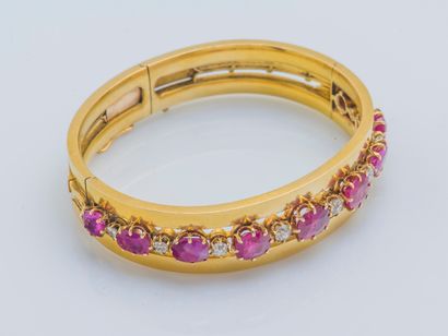 null Bracelet forming a rigid and opening flat band in 18K yellow gold (750 ‰) adorned...