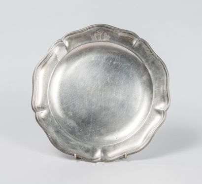 Round silver dish (925 ‰), filets contours...