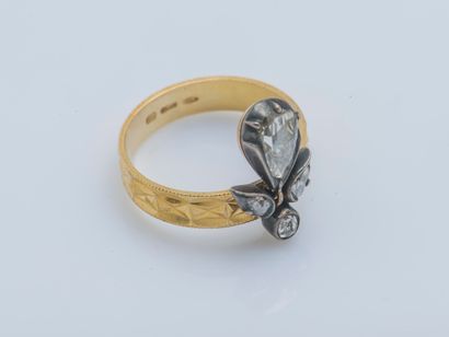 null An 18k yellow gold (750 ‰) and silver (800 ‰) aigrette ring formed of a flat...