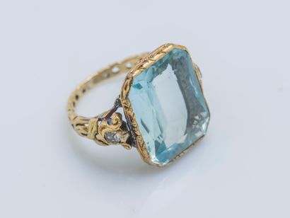  An 18k yellow gold (750 ‰) ring set with an approximately 7-carat rectangular aquamarine...