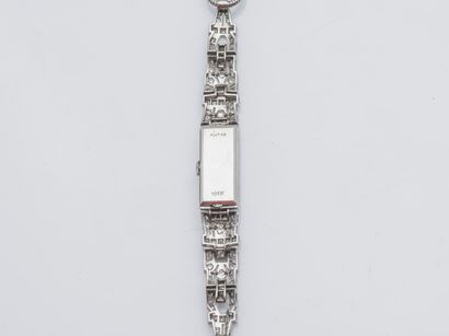  Bracelet montre en platine (950 ‰) et métal, le boîtier rectangulaire à fond clippé...