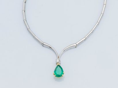 An 18K (750 ‰) white gold necklace with smooth,...