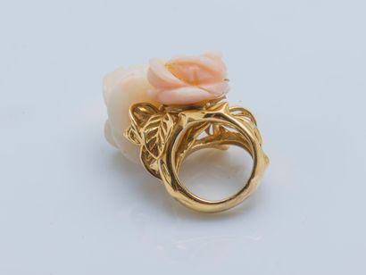 DIOR Ring from the Rose Dior Pré Catelan collection in 18K yellow gold (750 ‰), adorned...
