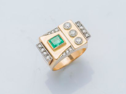  A so-called bridge ring in 18k yellow gold (750 ‰) and platinum (950 ‰) with geometric...