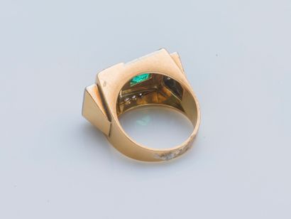 null A so-called bridge ring in 18k yellow gold (750 ‰) and platinum (950 ‰) with...