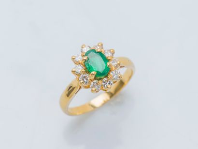 null An 18k yellow gold (750 ‰) flower ring set with an oval emerald (sparkle) in...