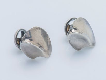 Alain DUCLOS Paire de boutons de manchettes en argent (800 ‰) formant chacun une...