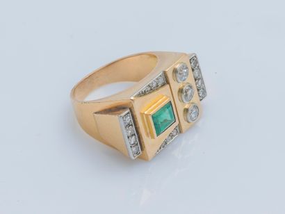  A so-called bridge ring in 18k yellow gold (750 ‰) and platinum (950 ‰) with geometric...