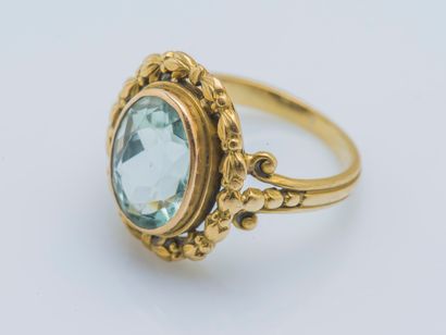  An 18K (750 ‰) yellow gold ring set with an oval aquamarine weighing approximately...