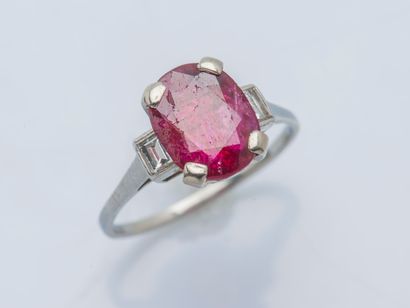 null Platinum ring (950 ‰) set with a synthetic ruby shouldered by two baguette diamonds....