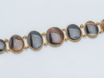 null Metal bracelet composed of medallions set with polished onyx in fall.

Wrist...