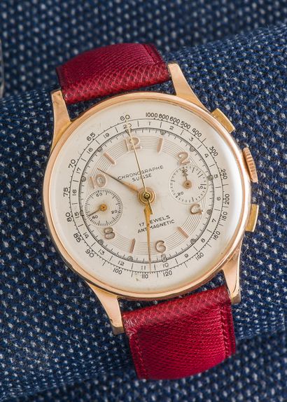 CHRONOGRAPHE SUISSE, vers 1960 18K (750 ‰) yellow gold chronograph, the round case...