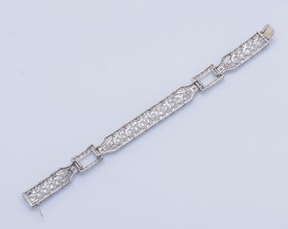Attribué à la maison Théodule BOURDIER vers 1910 Bracelet ruban articulé en platine...