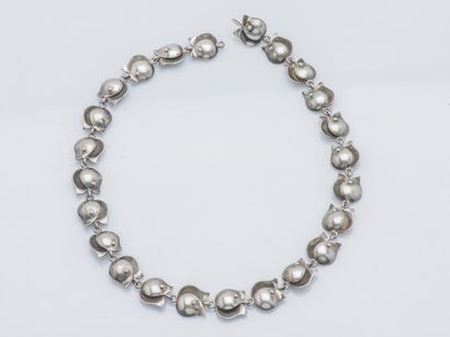 STIGBERT (1939-2016) Silver necklace (800 ‰) the links forming beaded tulips.

Swedish...