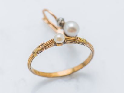 null Set of a ring and a sleeper in 18K yellow gold (750 ‰) each set with a small...