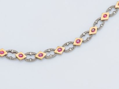  Gourmette-shaped bracelet composed of links forming diamonds in 18K yellow gold...