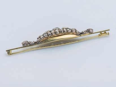  A 14-karat yellow gold (585 ‰) and silver (800 ‰) barrette brooch adorned with rose-cut...