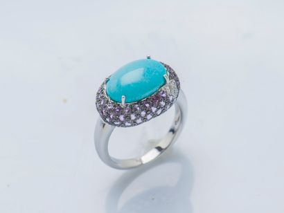 null An 18K (750 ‰) white gold ring set with an oval turquoise cabochon the surround...