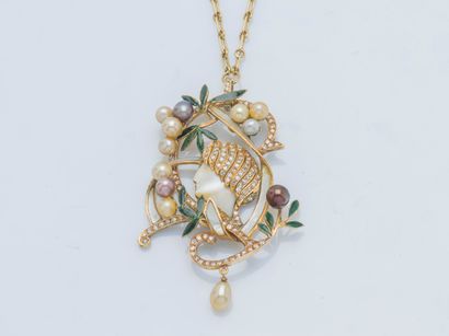 An 18K (750 ‰) yellow gold pendant and chain...