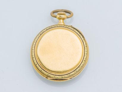 null 18K (750 ‰) yellow gold collar watch, the white enamel dial with a railway,...