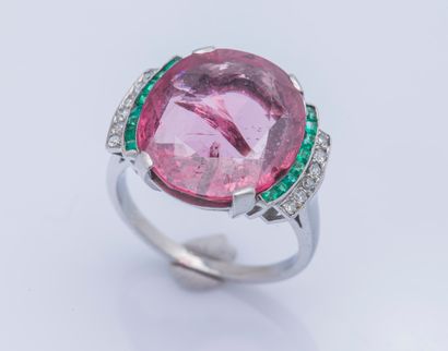  Platinum ring (950 ‰) set with a pale pink spinel unheated (weak presence of oil)...